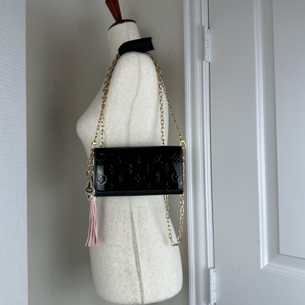 Louis Vuitton Amarante Monogram Vernis Shoulder Bag in Black Patent Leather - Picture 2 of 10